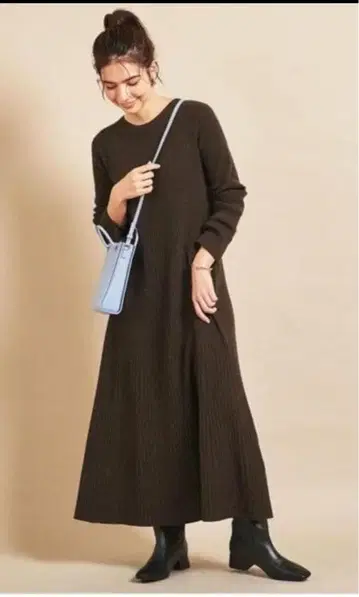 뷰티 앤 유스 홀가먼트 리브 플레어 니트 원피스 M