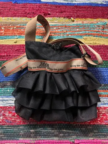 Java 프릴 디자인 숄더백 블랙