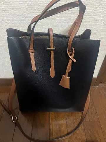 어반 리서치 구매 토트백 블랙과 브라운