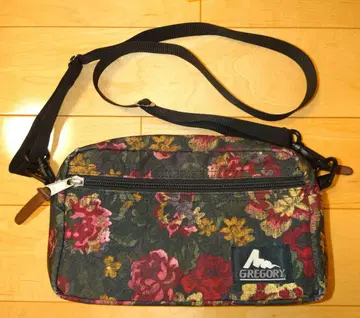 [레어] 그레고리 패디드 숄더 파우치 가든 태피스트리 꽃무늬 구 로고