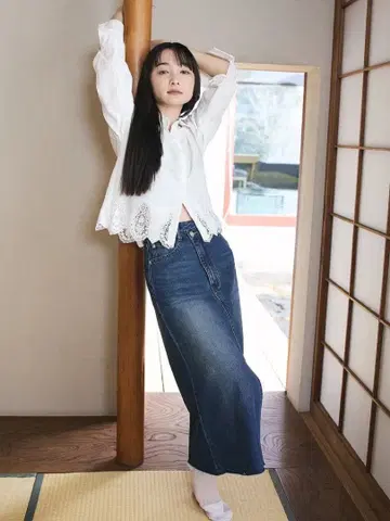 [완판템] STRATA 아지메 세미 플레어 데님 스커트 인디고 XS