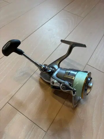 다이와 REVROS 3000 스피닝 릴