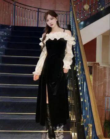 HOLIDAY&HOLIDAY 오프숄더 프릴 벨로아 원피스 즉시 발송 가능