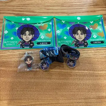 butterfly effect 넥스트랩 파우치 아크릴 참 세구치