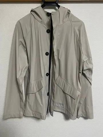 슈투트가르트 라이트 아우터 베이지