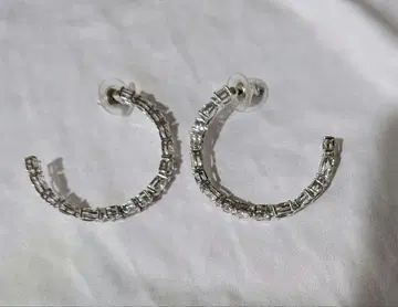 SWAROVSKI 스와로브스키 귀걸이 후프 귀걸이