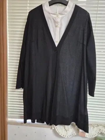 로즈 티아라 신상 완판템 (46 상당) 블랙 비침 오부 소매 가디건