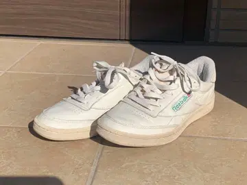 Reebok 화이트 스니커즈