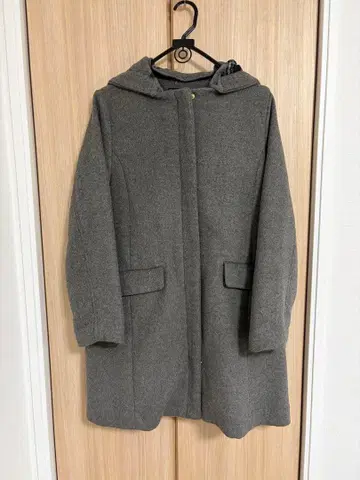 후드 부착 그레이 울 코트