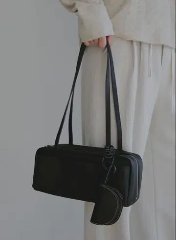 미사용 새상품 ETRE TOKYO 오픈 포켓 가죽 보스턴 블랙