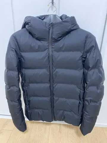 유니클로 심리스 다운 자켓