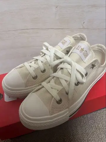 CONVERSE 베이지 로우컷 스니커즈