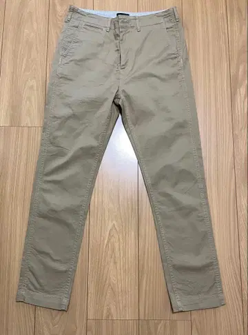 BEAMS 베이지 슬림핏 치노 팬츠