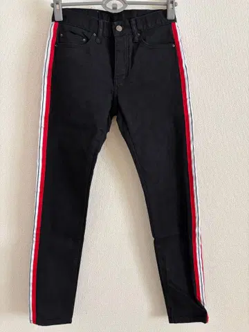 mnml 블랙 스키니 팬츠 사이드 스트라이프