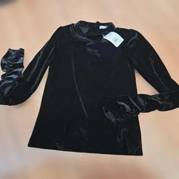 axes femme 포에틱 초커 디자인 벨로아 풀오버 블랙