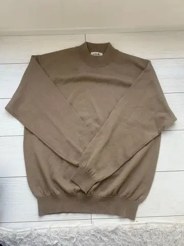 [ 초특가 세일 ] SUPERIOR 베이지 니트 스웨터 46