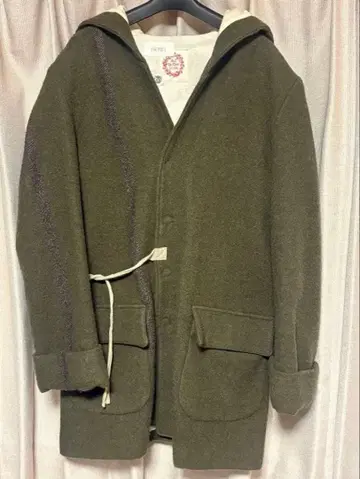 HOWL and another poem 코트 L