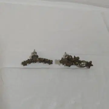 쁘띠 로브 노아 별 비대칭 귀걸이