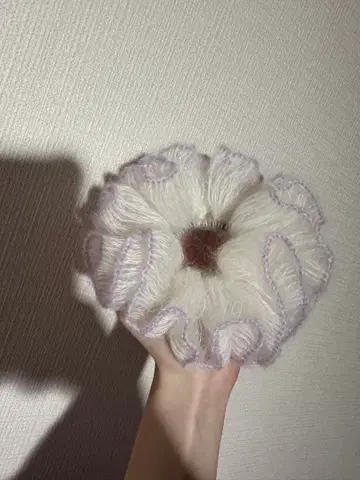 푹신푹신 모헤어 스크런치 핸드메이드 화이트와 퍼플