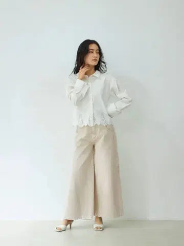 [새상품급] STRATA 불규칙 심 데님 short XS 라이트 베이지