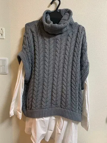그레이 케이블 짜임 터틀넥 니트