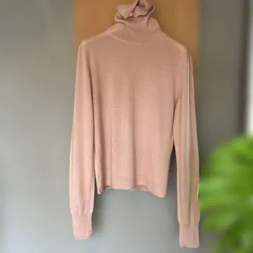 핑크 터틀넥 긴팔 니트