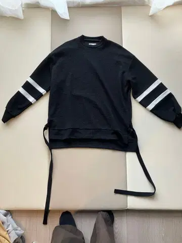 연말연시 가격 인하 가능! SHAREEF 스트라이프 디자인 맨투맨