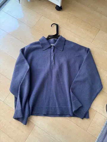 네이비 블루 폴로 셔츠 스타일 니트 긴팔