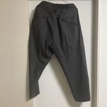 milok 그레이 슬랙스 테이퍼드