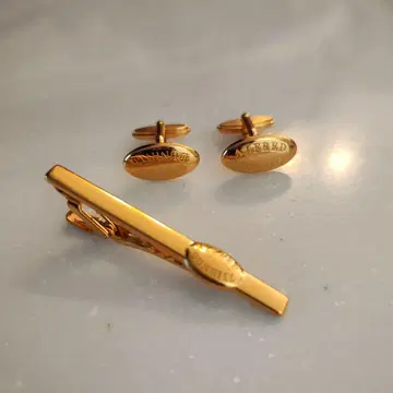 dunhill 골드 넥타이핀과 커프스링크 세트