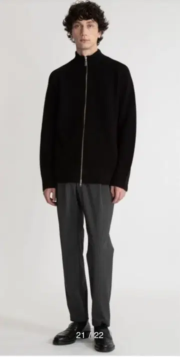 UNITED TOKYO 블랙 울 리브 지퍼 드라이버 니트 사이즈 3