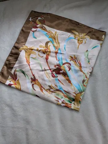 꽃무늬 실크 터치 스카프