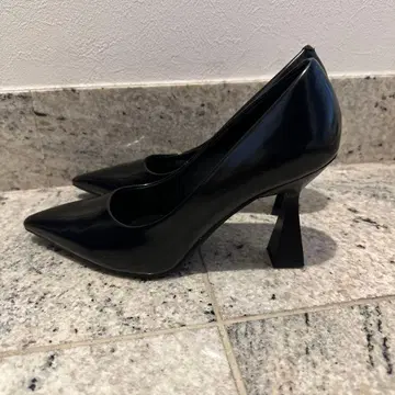 [새상품급] 찰스앤키스 스틸레토 펌프스 힐 블랙 35