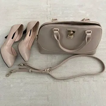 [ UNTITLED 언타이틀 ] 베이지 핸드백과 펌프스 세트