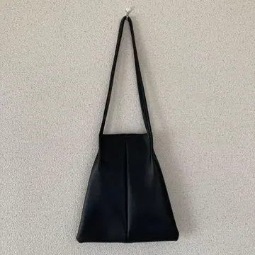 합성 피혁 숄더백 심플 블랙