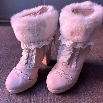 퍼 달린 리본 디자인 화이트 부츠 23.5