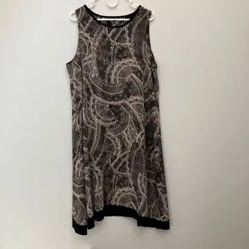 슬리브리스 무릎 기장 원피스 블랙과 베이지