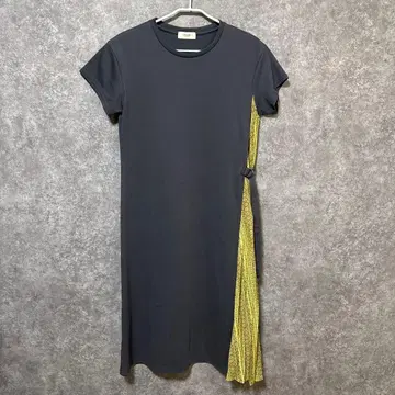 BEAMS HEART 사이드 플리츠 절개 원피스