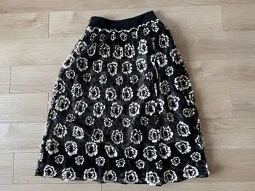 에포카 입체 플라워 레이스 스커트