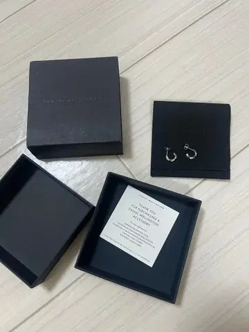 DANIEL WELLINGTON 실버 후프 귀걸이