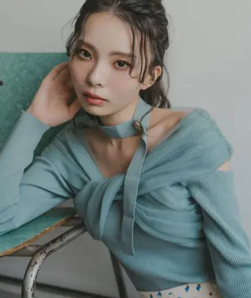 REDYAZEL 초커 크로스 튤 니트탑 오프숄