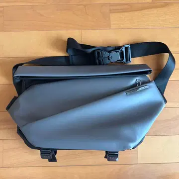 URBANATURE 그레이의 내수성 숄더백