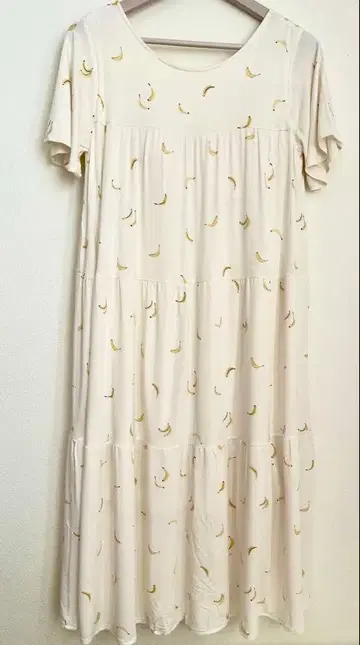 새상품급 gelato pique 후르츠 모티브 드레스 바나나 패턴 크림색