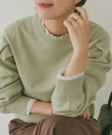 핀턱 프릴 스탠드 카라 블라우스 화이트