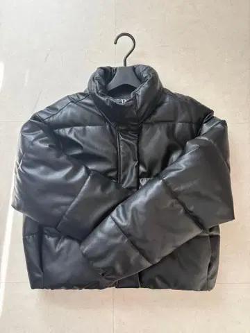 ZARA 블랙 가죽 다운 자켓