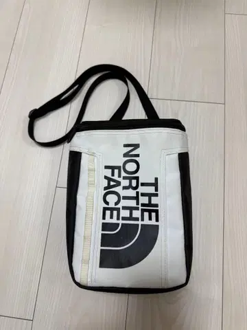 THE NORTH FACE NM82152 바디백 블랙