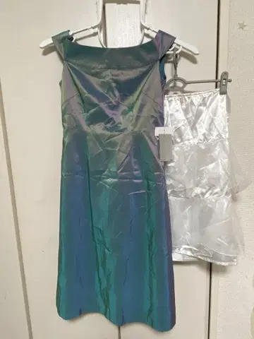 새상품 미사용 그라데이션 슬리브리스 드레스 11호 이너 스커트 포함