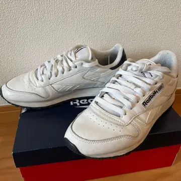 리복 클래식 스니커즈 화이트