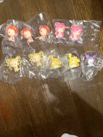 Yes! 프리큐어 5 GoGo! 산리오 콜라보 가챠 vol.1 vol.2