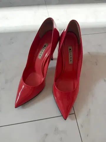 DIANA 에나멜 핑크 하이힐